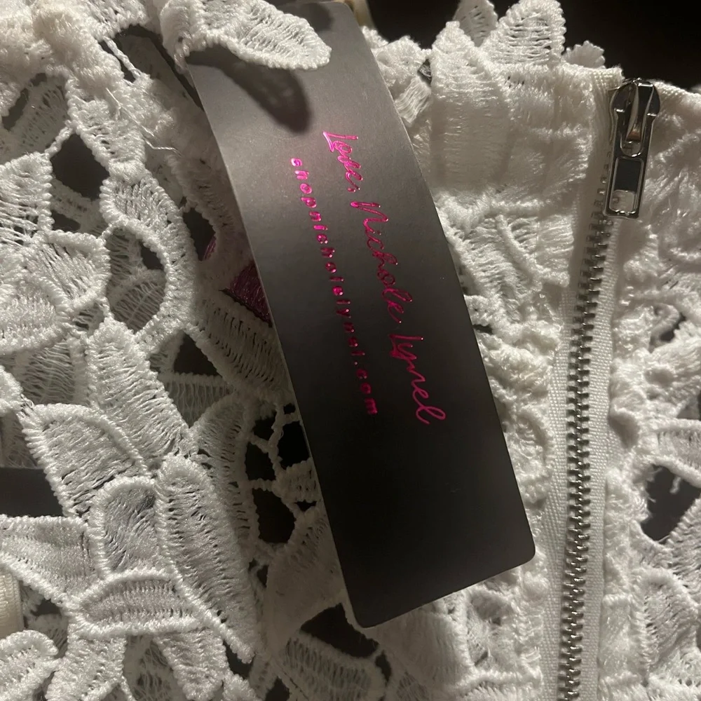 Chic Long Sleeve White Lace Dress - Picture 6 of 6